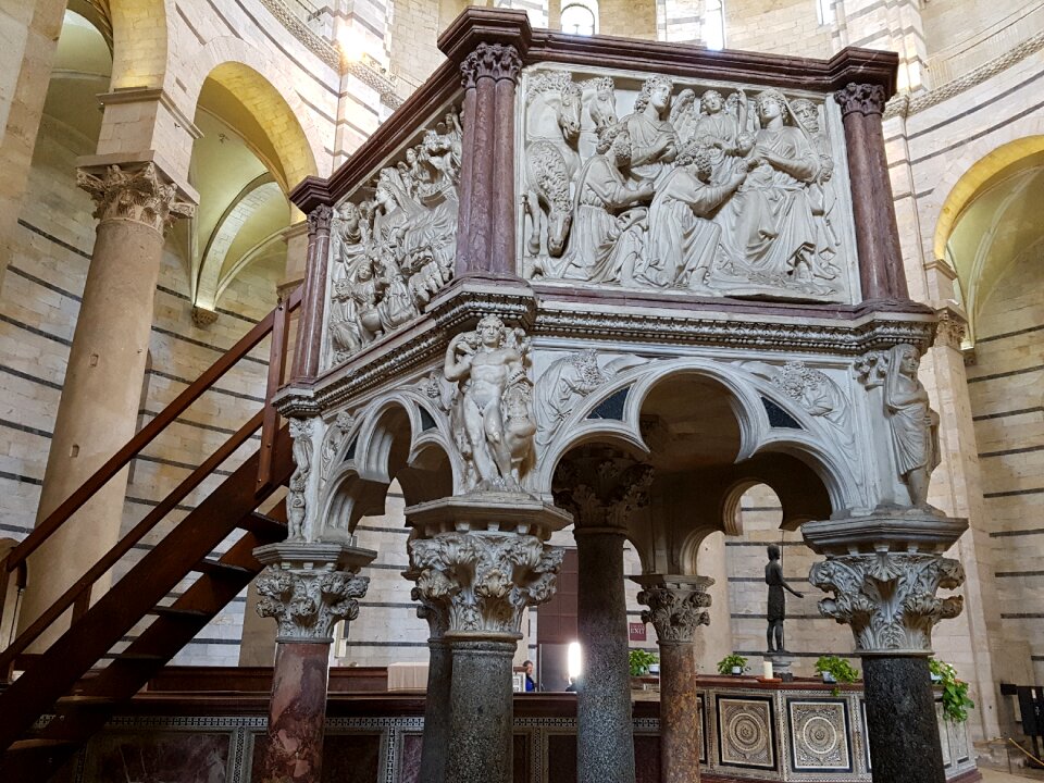Marble pulpit nicola pisano