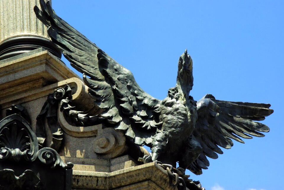 Condor statue symbol