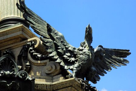 Condor statue symbol