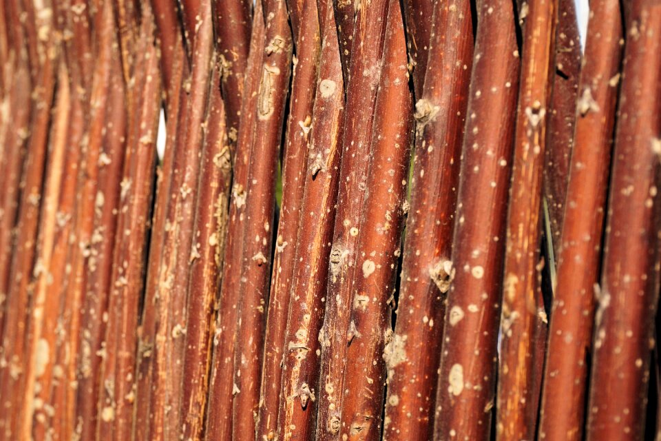Structure hand labor wattle