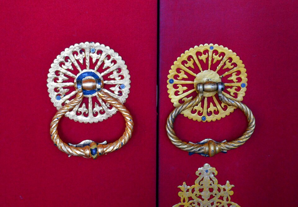 Door handle doors the main entrance