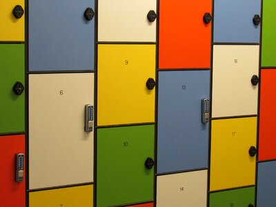 Closed storage unit