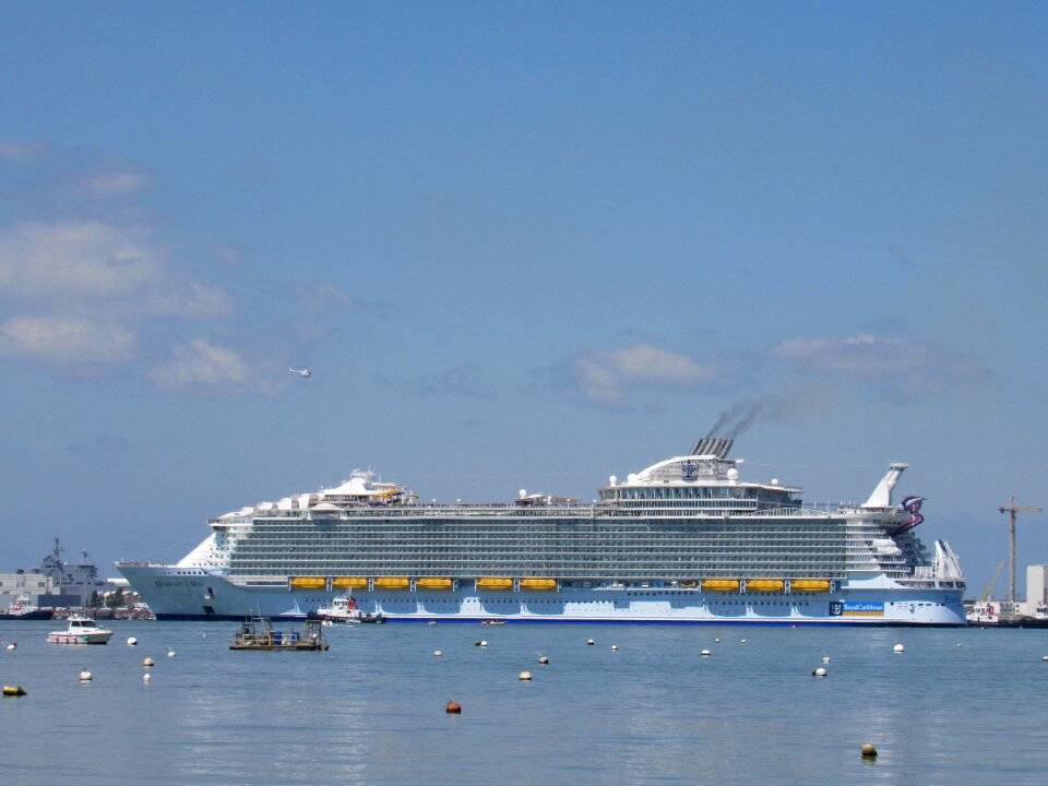 Cruise ship navigation france