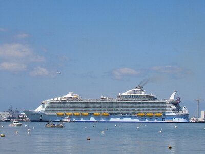 Cruise ship navigation france