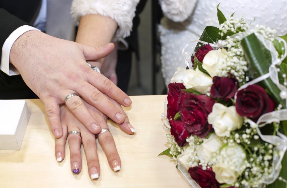 Hand bouquet of roses before