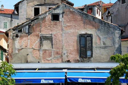 Façades old house the window