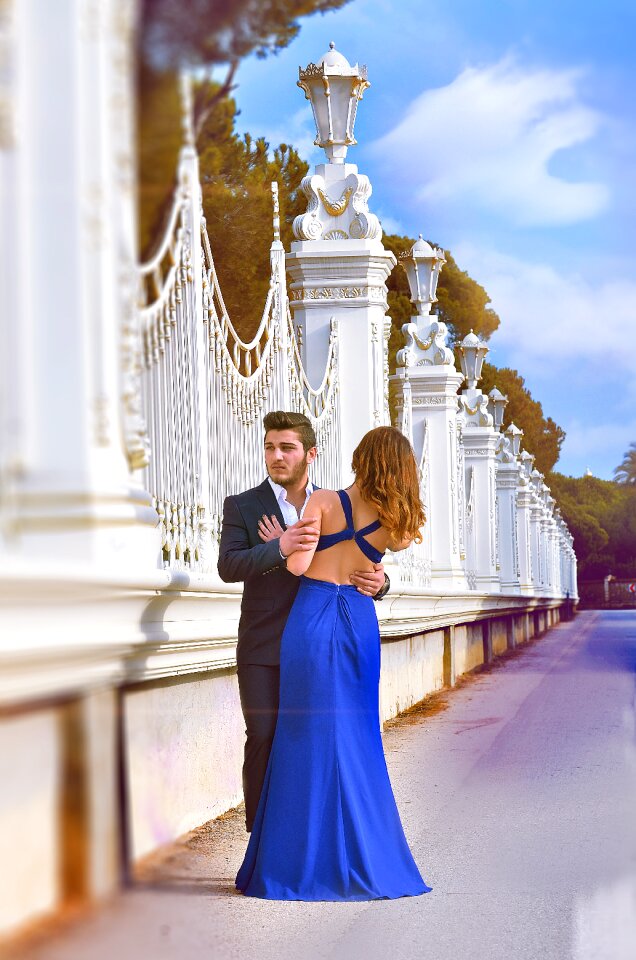 M woman in love