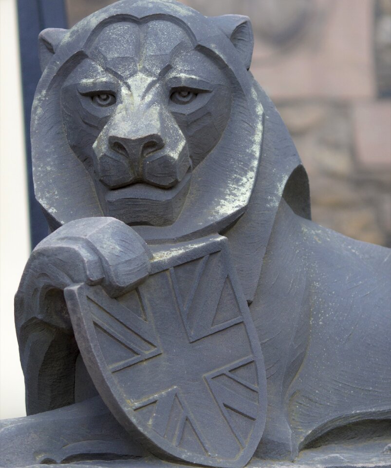 Lion stone sculpture edinburgh castle
