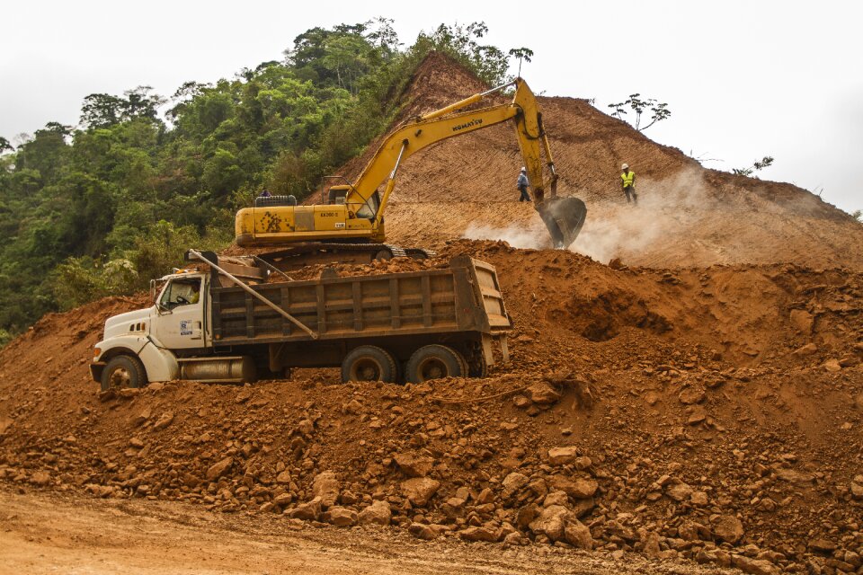 Construction roads bolivia