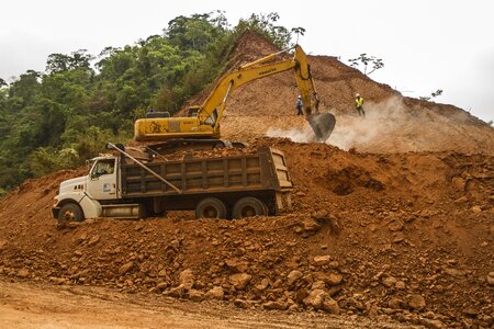 Construction roads bolivia