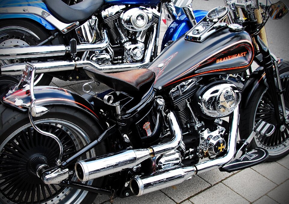 Two wheeled vehicle chrome gloss exhaust