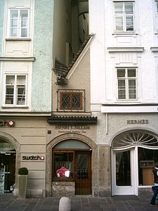 Salzburg 1m 42 narrow old market