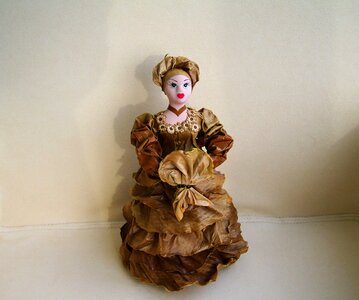 Cuban folk costumes ornaments game