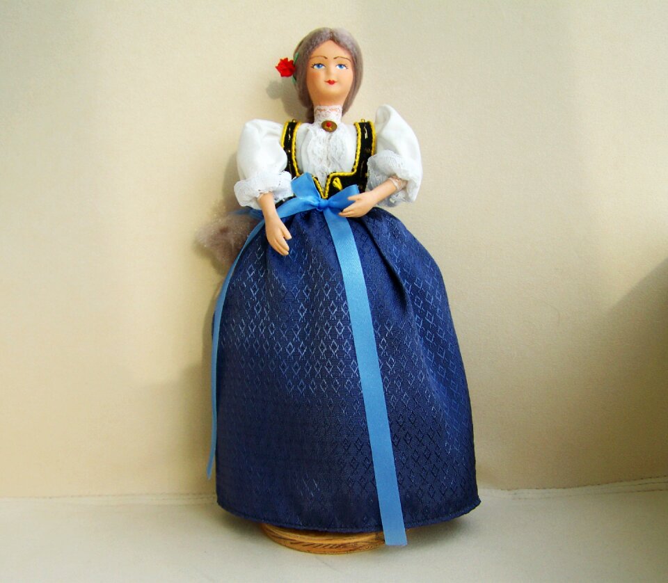 Polish folk costumes ornaments game