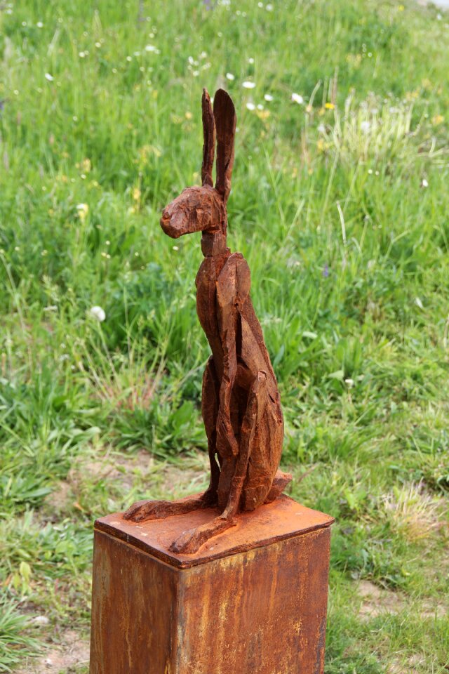 State garden show wood hare