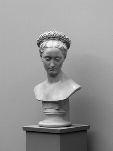 Kunsthalle statue woman