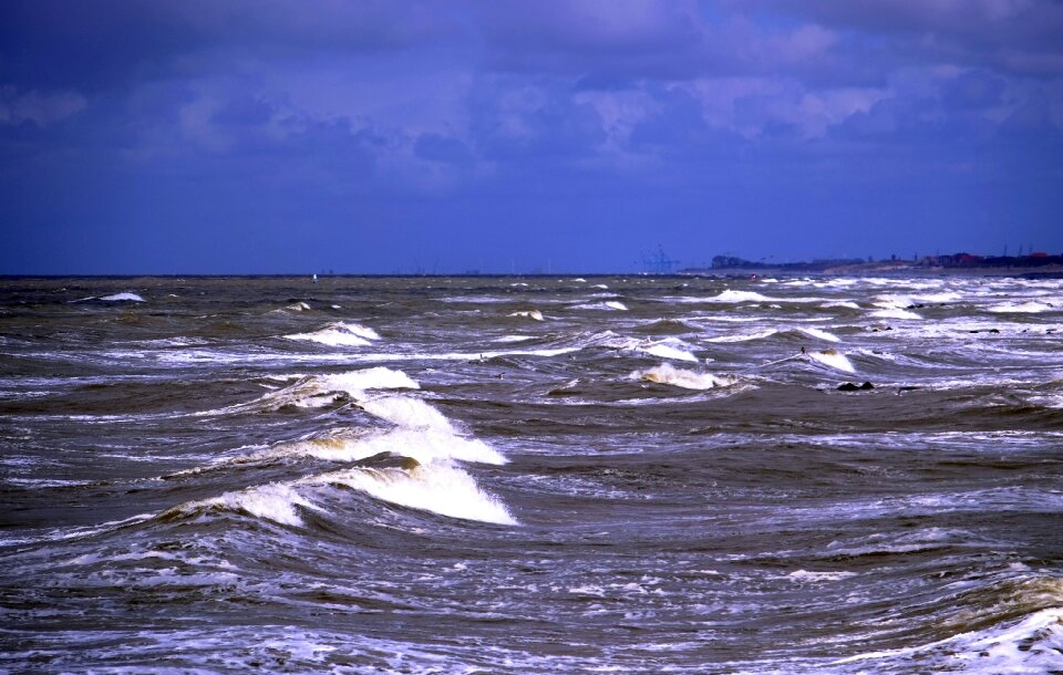 Wave seaside movement