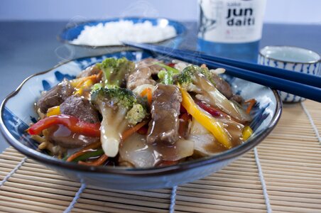 Oriental chicken chow mein meal