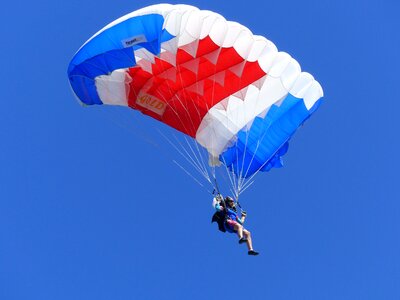 Descent parachute sky
