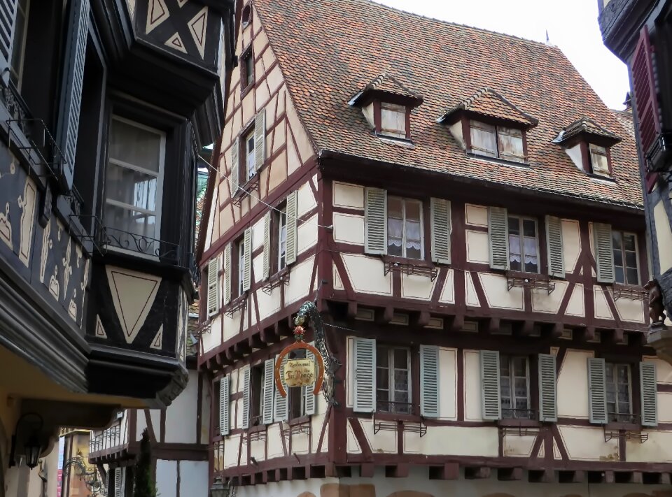 Pinions studs old houses