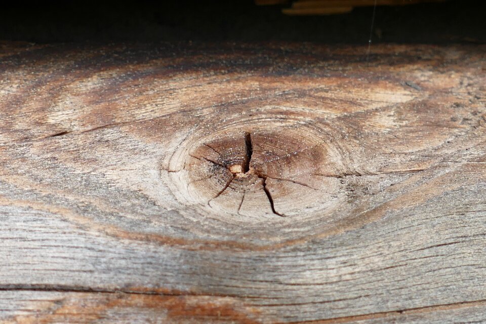 Knothole weathered structure