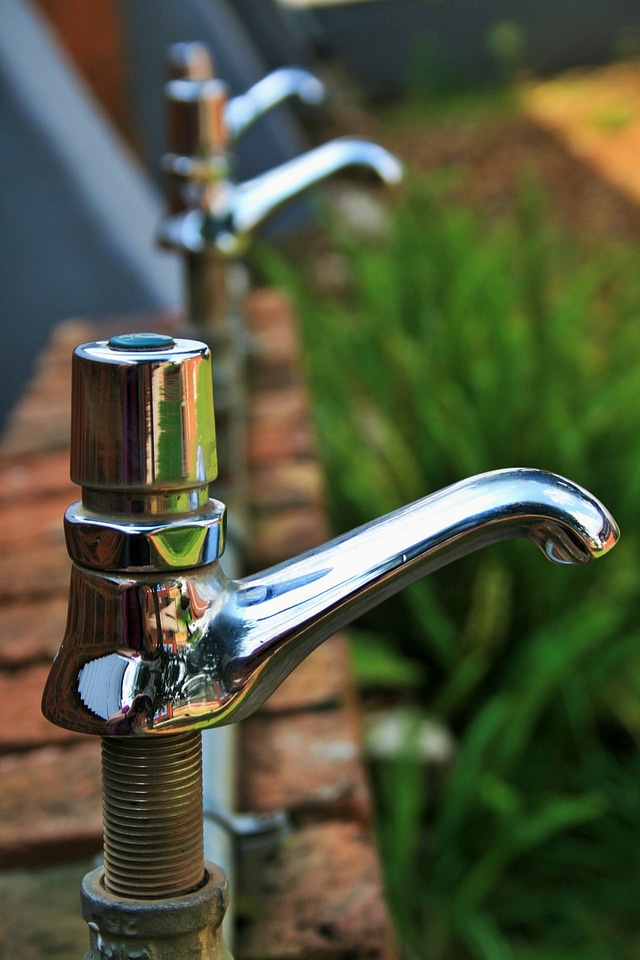 Shiny drinking faucet