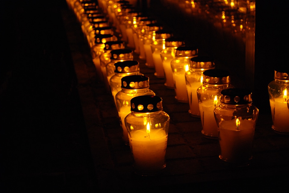 Light the dead all saints ' day