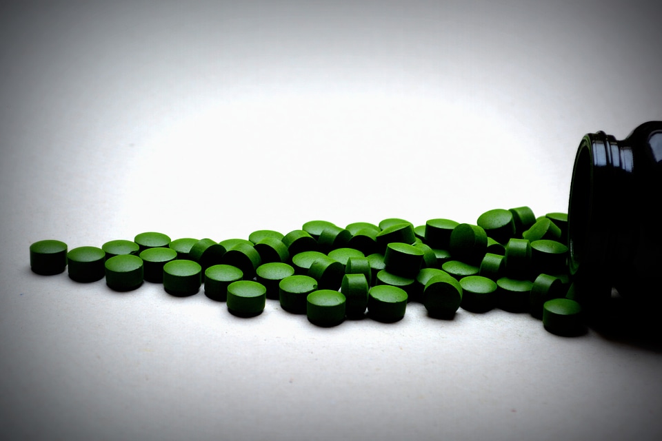 Food supplements chlorella green