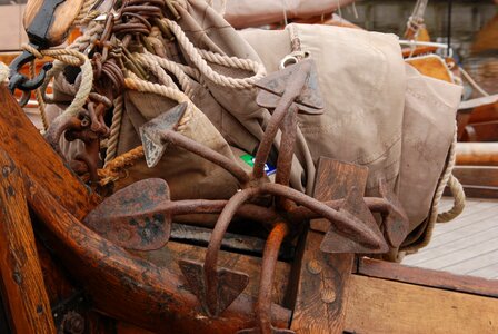 Ship deck rigging