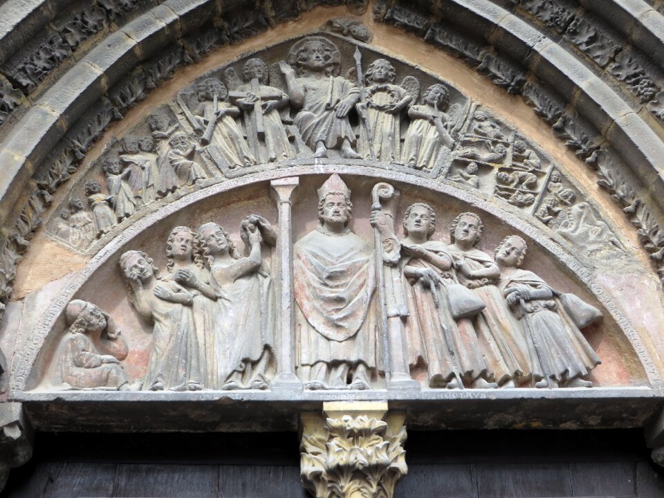 Saint-martin eardrum sculpture