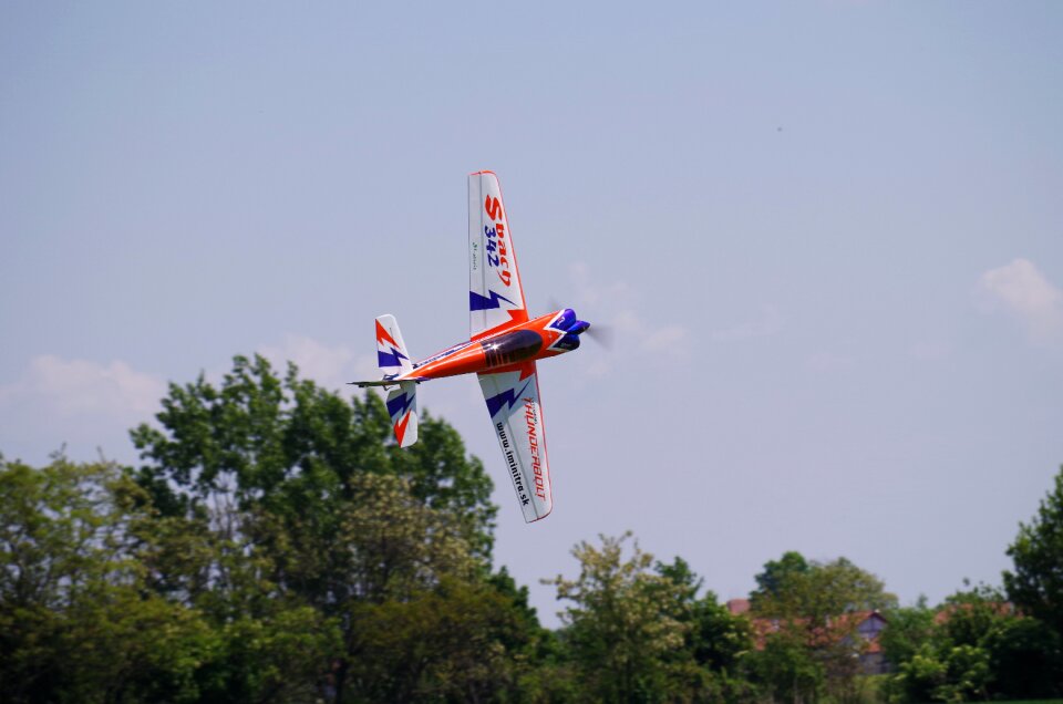 Aircraft model flying