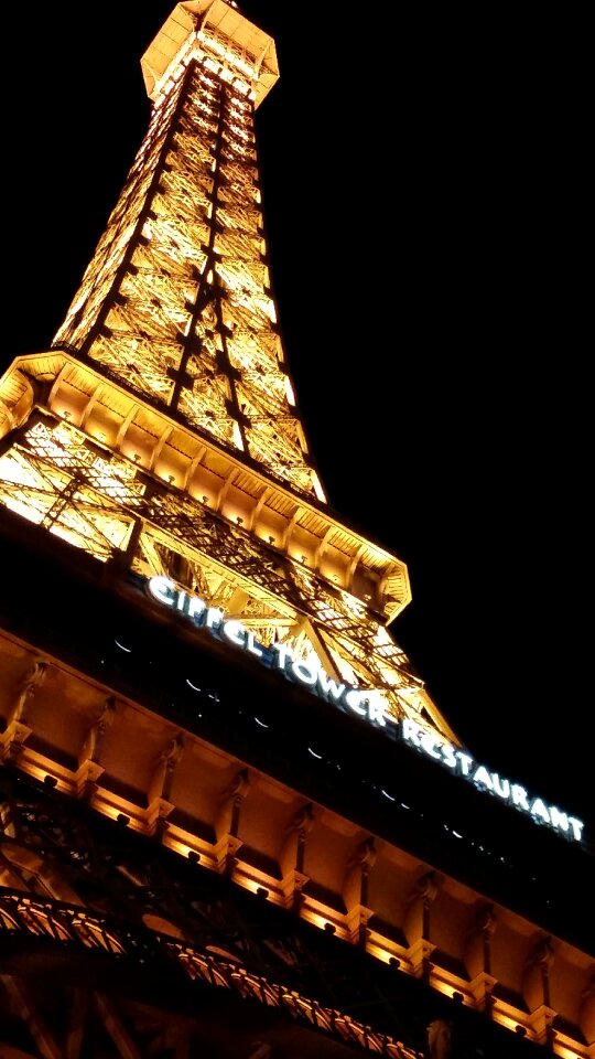Vegas eiffel tower black hotel