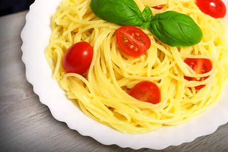 Tomatoes eat food