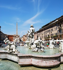 Piazza navona statue marble