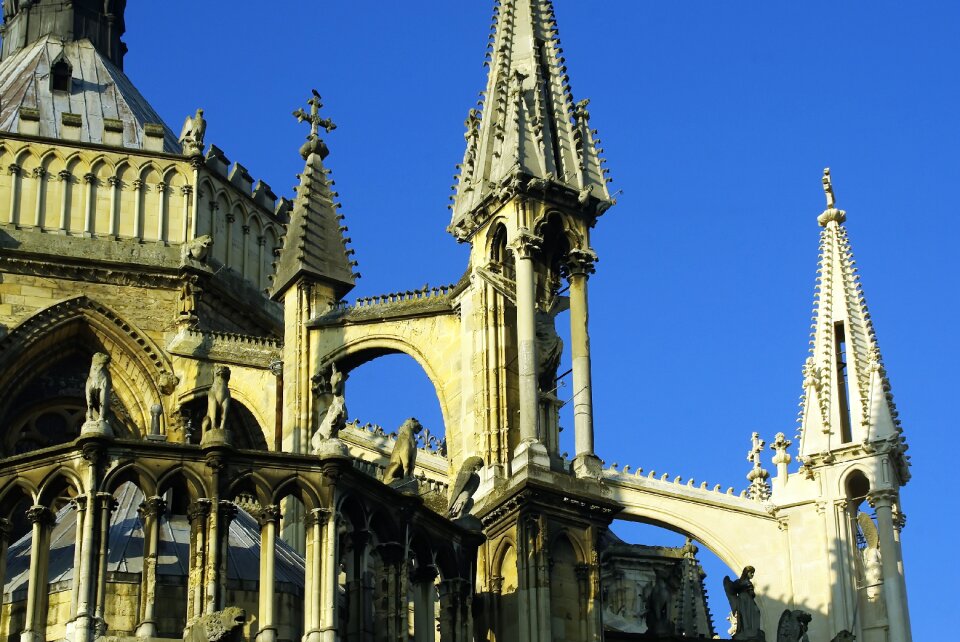 Statues arcades belfry