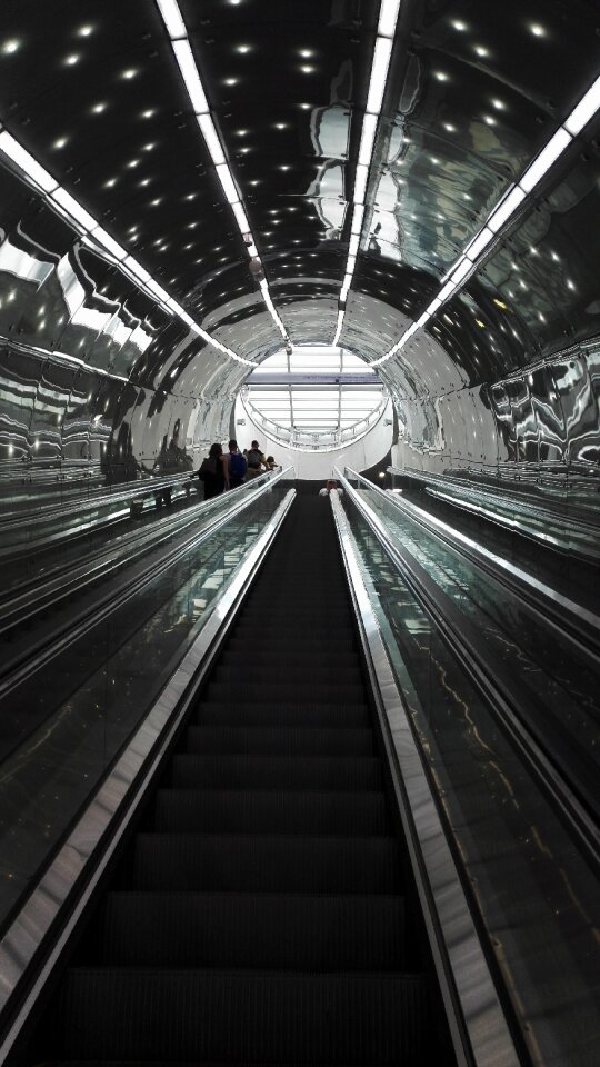Tubetunel excalator stairs