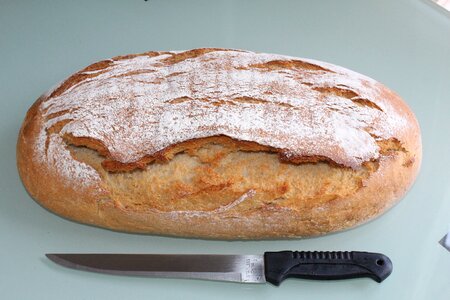 Bread knife cutting board photo