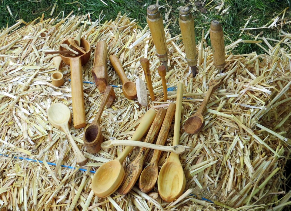 Hand labor straw tool