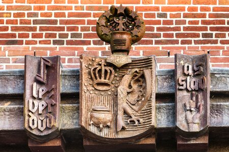 Motto better dead than a slave coat of arms