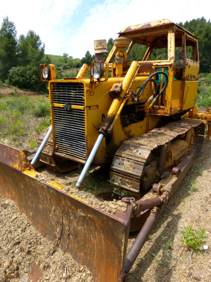 Abandoned smooth excavation