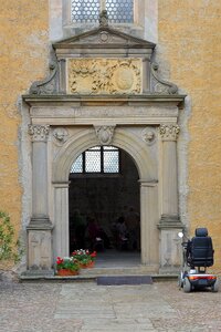Gate historically prettin