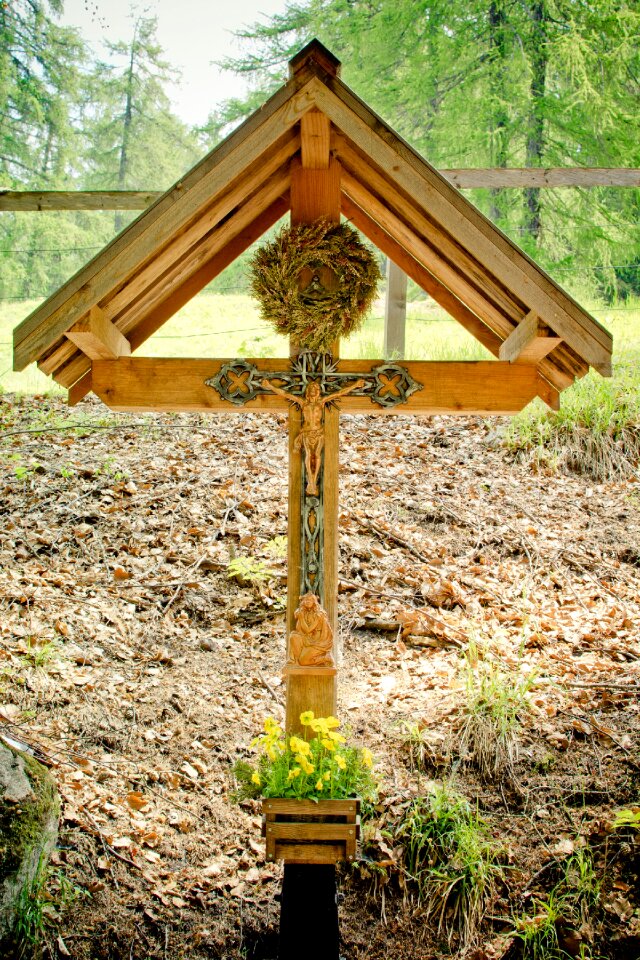 Wood jesus crucified