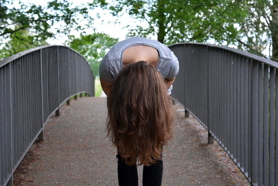 Upside down hair bridge
