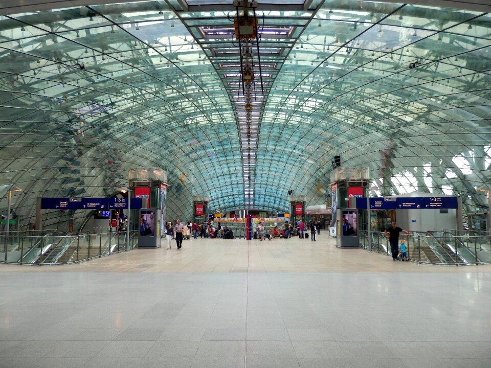 Hall glass roof wide
