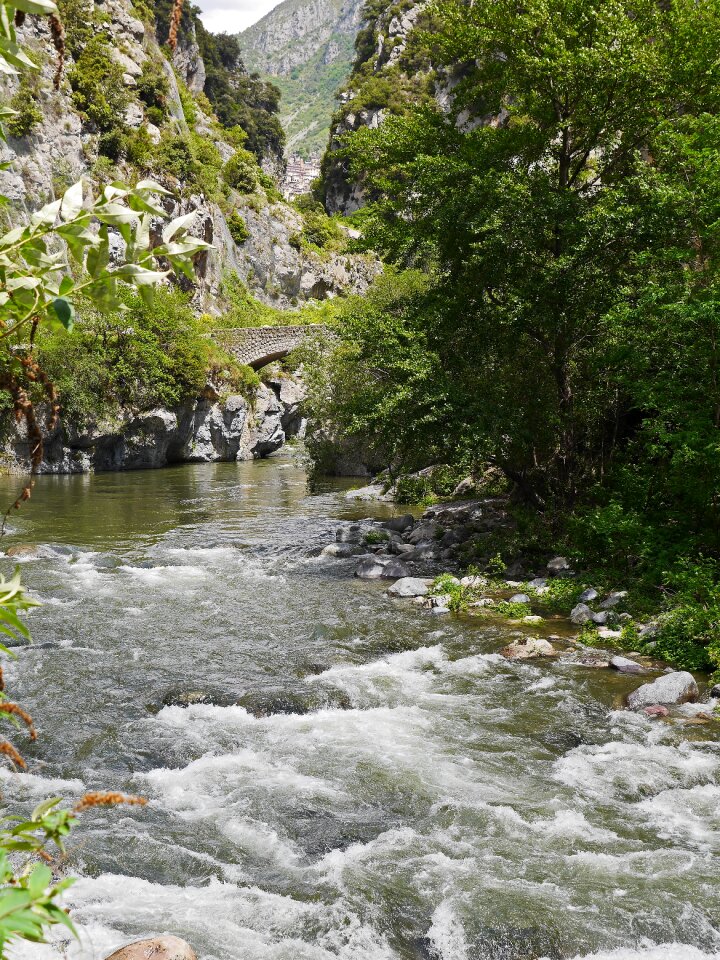 Rapids narrow valley clammy