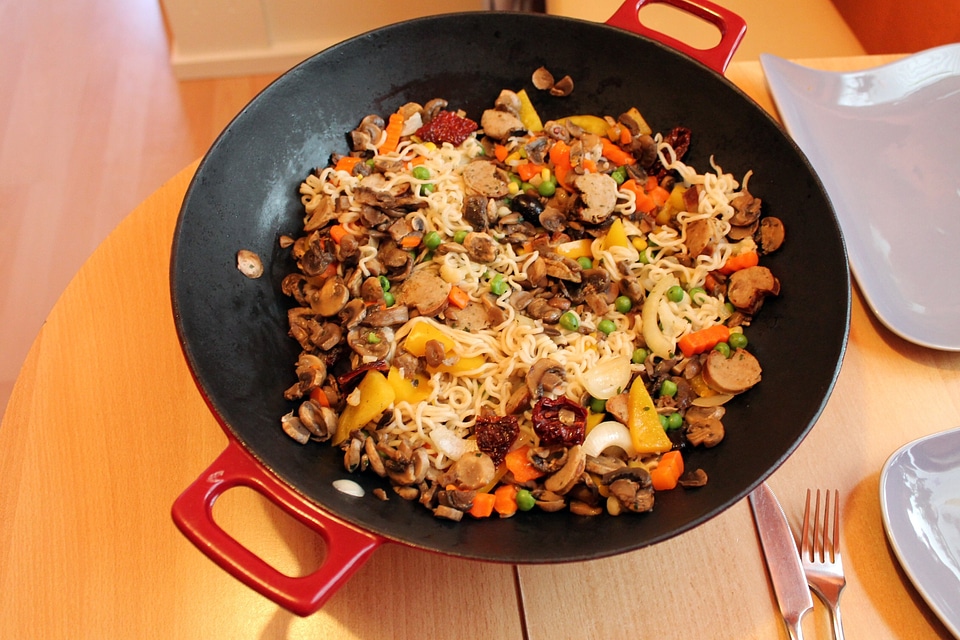 Pan wok dish noodles