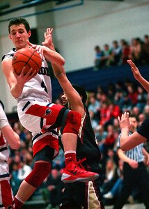 Basketball player competition game