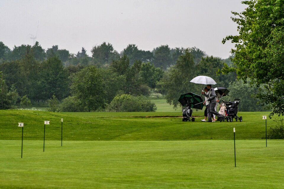 Rain umbrella golf course