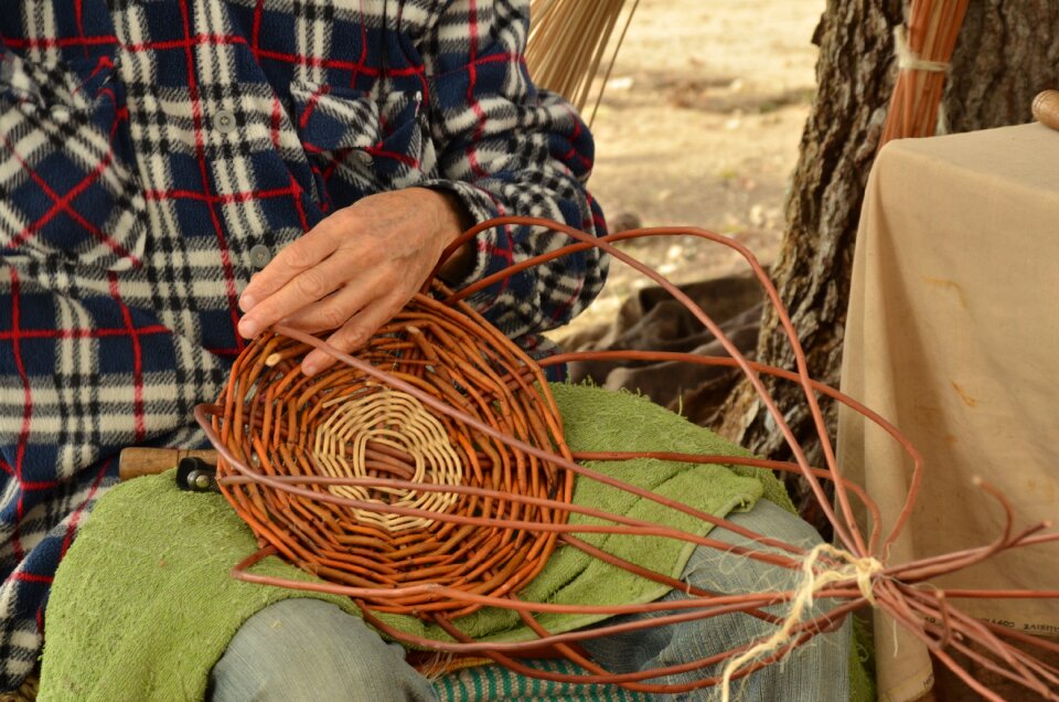 Hand reed basket