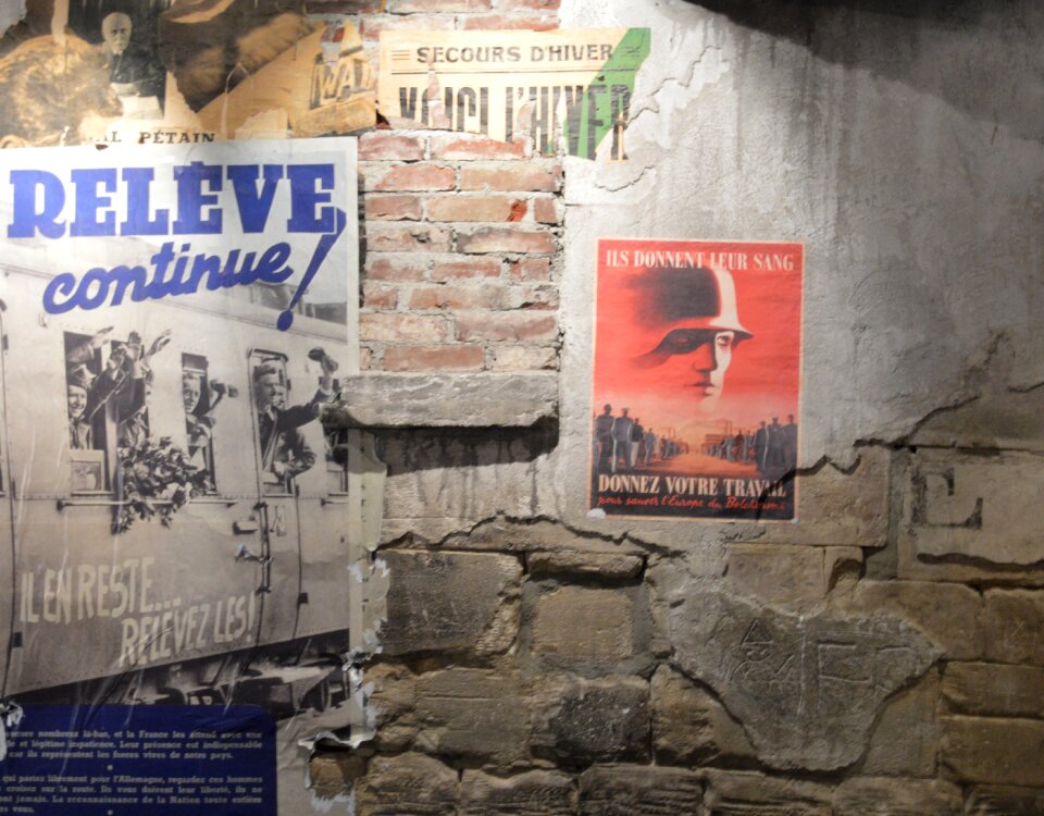 Poster propaganda former